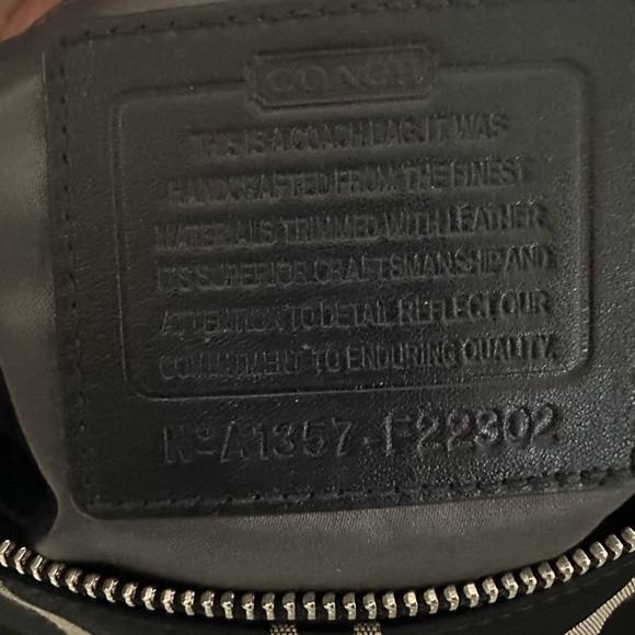 Coach Signature Black and Gray Shoulder Bag LIKE NEW CONDITION! - Picture 4 of 4